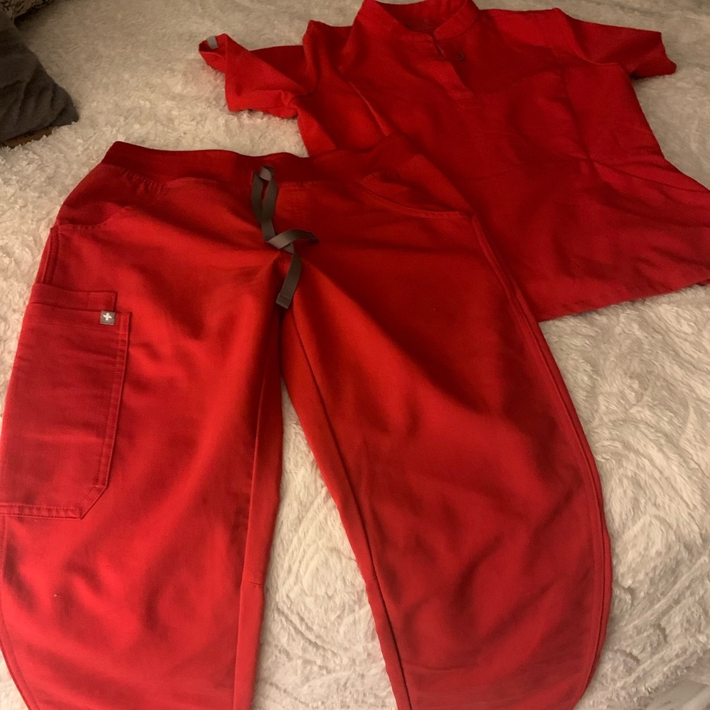 Figs pop red scrub set. Kade pants XS;  top is S. Worn just a few times